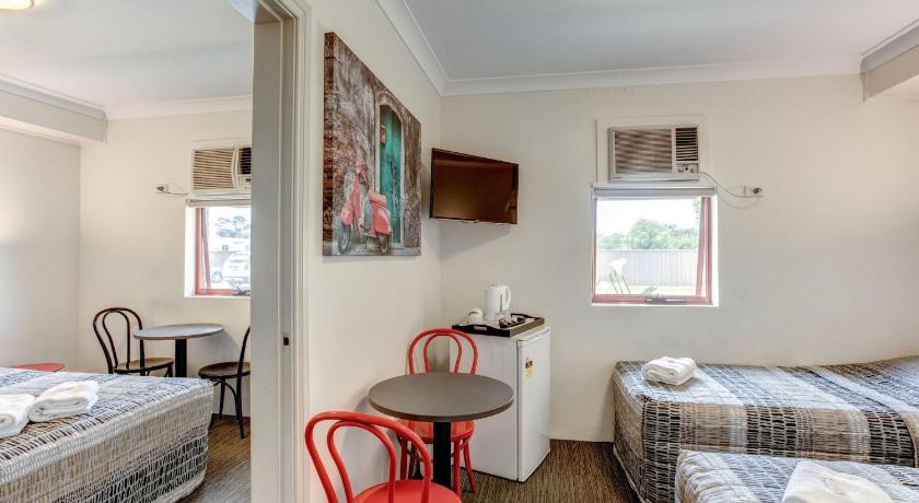 Image of Family Room For 4 5