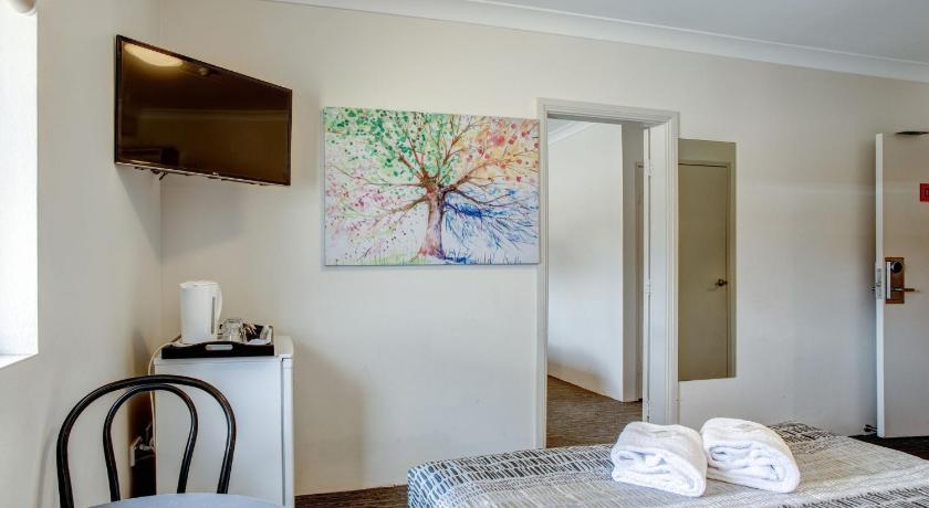 Image of Family Room For 4 6