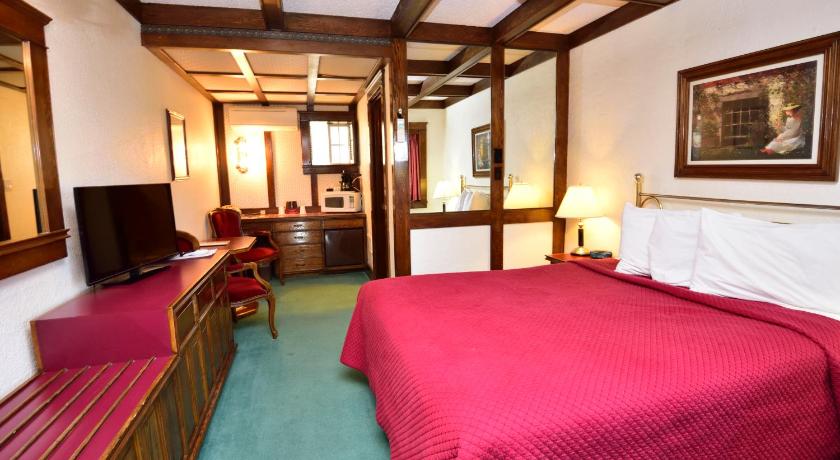 Sequim West Inn Cottages photo