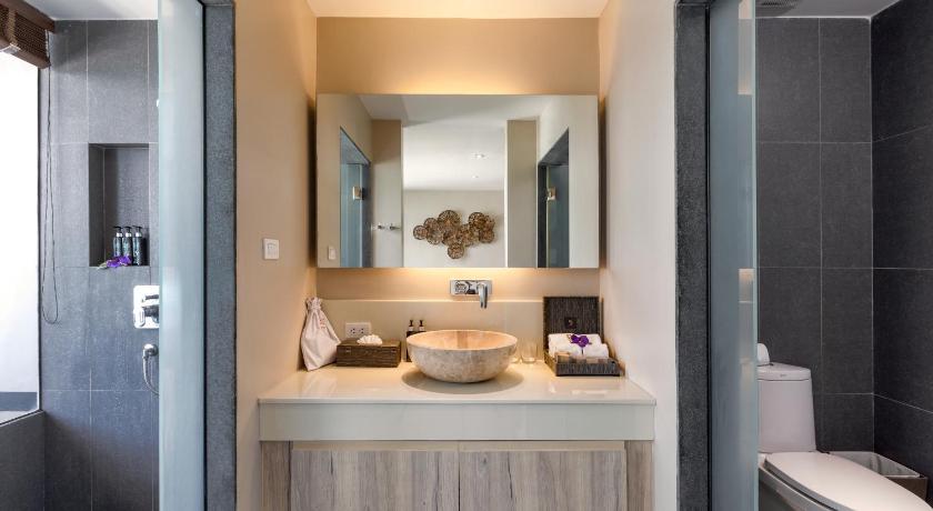 Image of Sea View Junior Suite with Jacuzzi 17