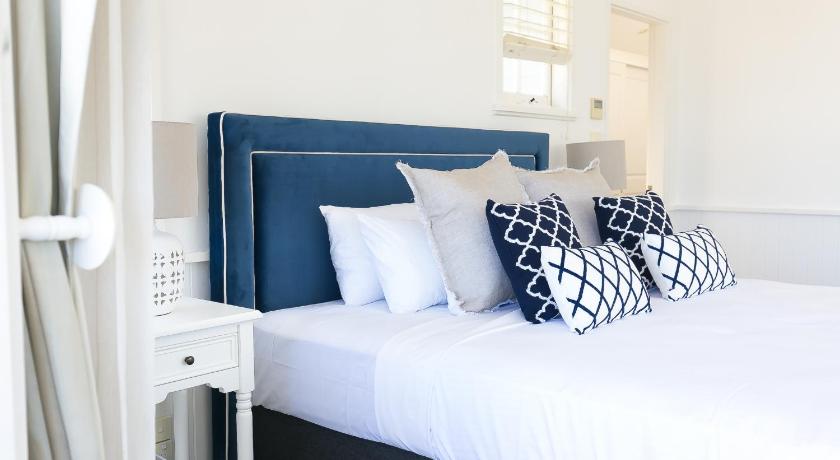 Hamptons Style Family Home 5 Minutes From Beach Sydney