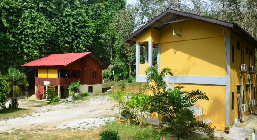 a small house with trees and a building, Pulai Holiday Village in Gua Musang