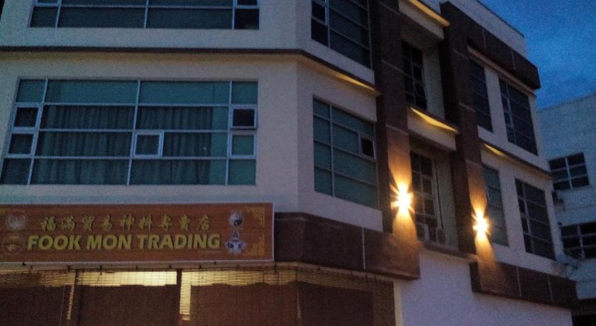 a building with a sign on the front of it, F.M GUESTHOUSE in Kuantan