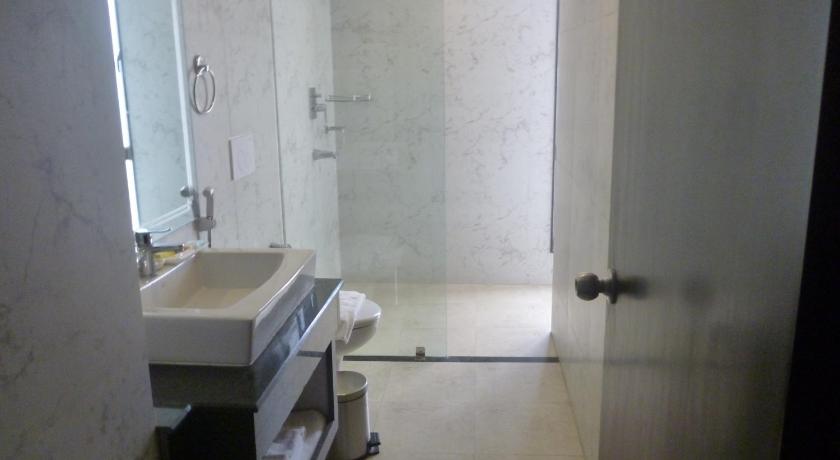 Image of Deluxe Double or Twin Room 11