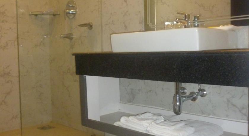 Image of Deluxe Double or Twin Room 2