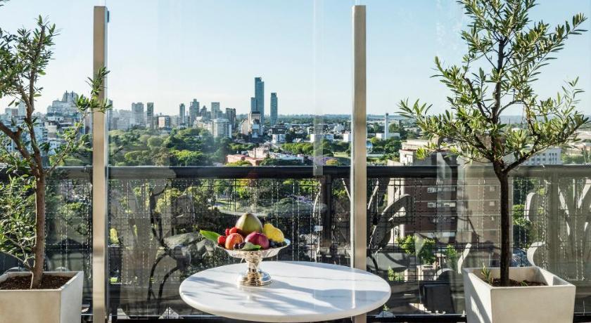 รูปของห้องสวีทเตียงคิงไซส์พร้อมระเบียง (King Suite with Balcony) 3