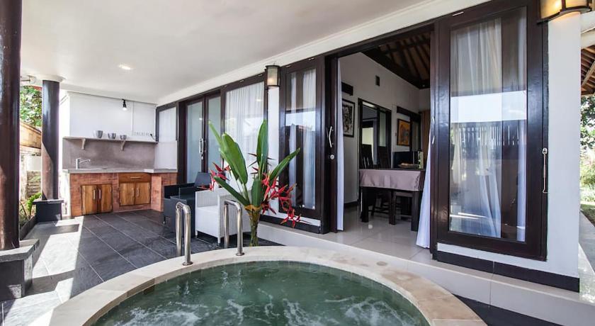 Image of One-Bedroom Villa with Hot Tub 8