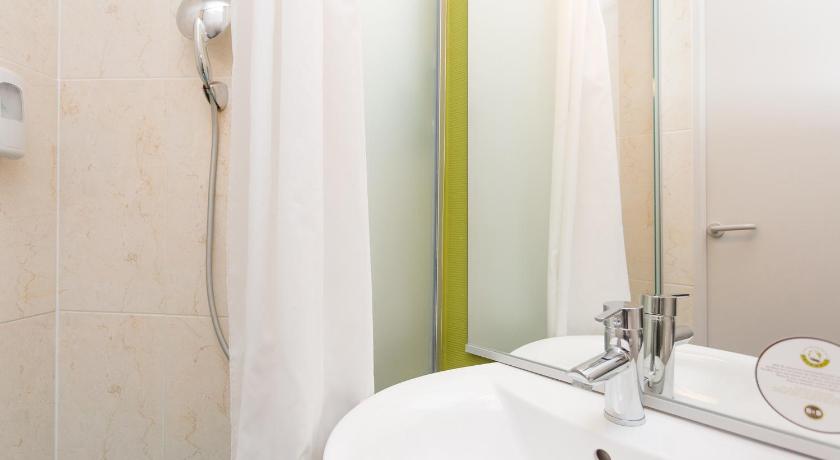 B&B HOTEL Metz Semecourt photo