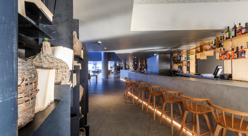 ヴィラ・ド・コンデ Villa C Boutique Hotel 4つ星 ホテル ロビー