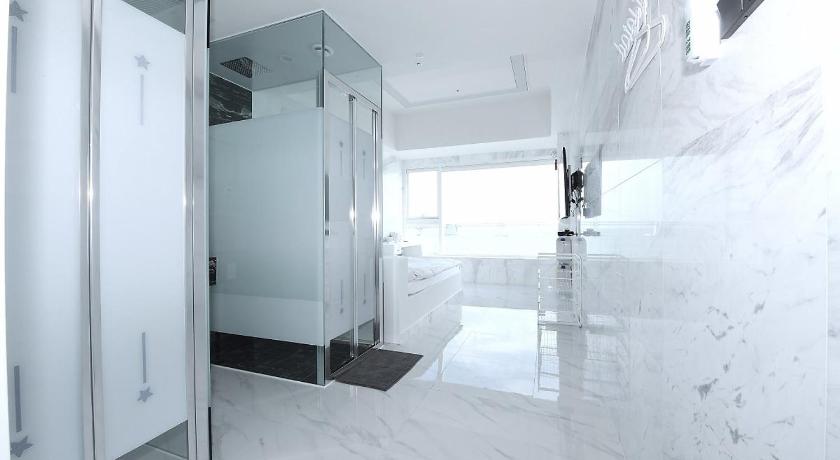 Image of Premium Ocean Front Suite 7