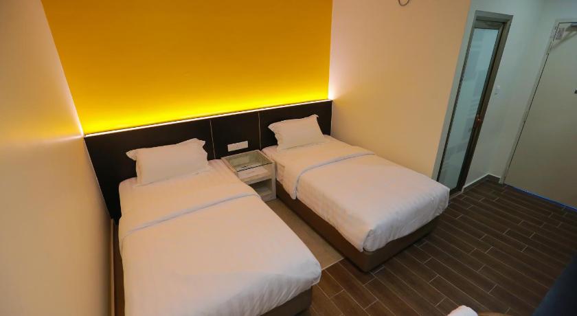 Image of Deluxe Twin 4
