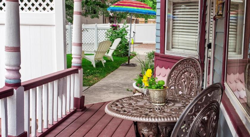 Holden House 1902 Bed & Breakfast Inn photo