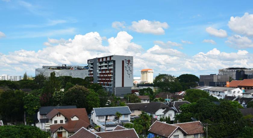 Image of Signature Suite Garden View 12