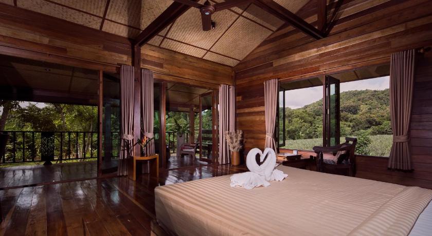 Image of Three-Bedroom Chalet 3
