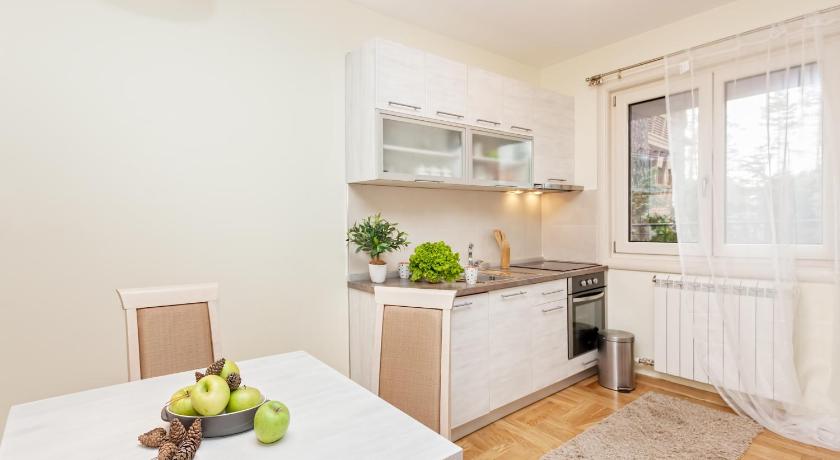 Goldpine Apartments photo