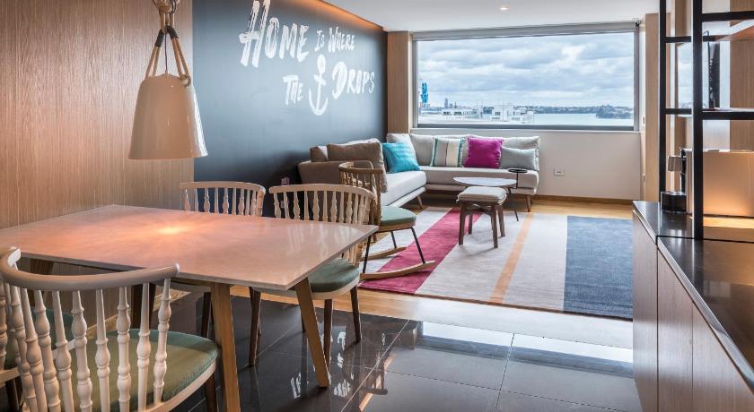 Image of Harbor Suite View Loaded 11