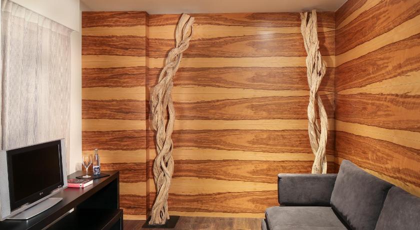 Hotel Gran Derby Suites