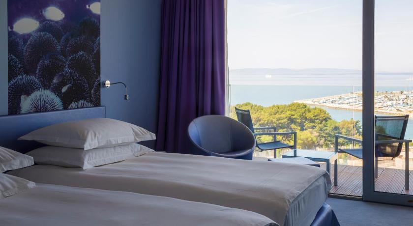 Image of Superior Room - Sea View & Balcony 9