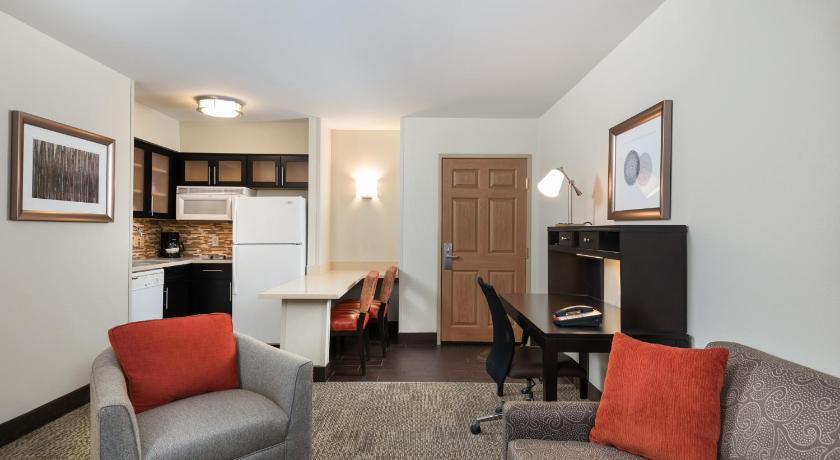 Staybridge Suites Chantilly Dulles Airport