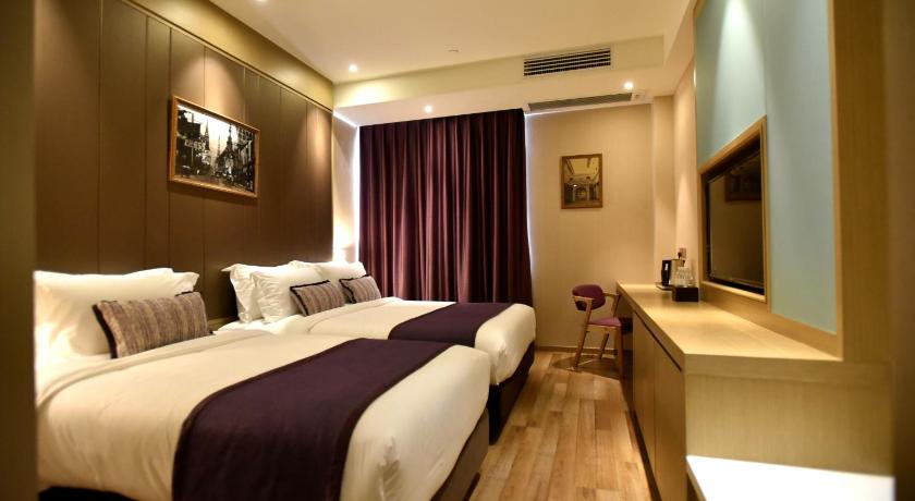 Image of Family Room 1