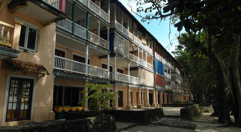 Carita Beachside Condo — Hotel in Anyer