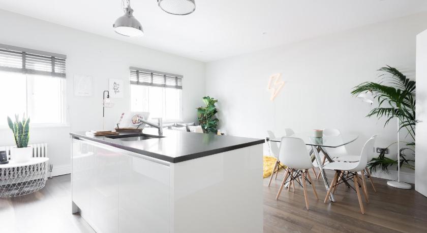 The Soho Studio - Modern & Central 2BDR photo