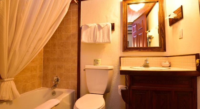 Sequim West Inn Cottages photo
