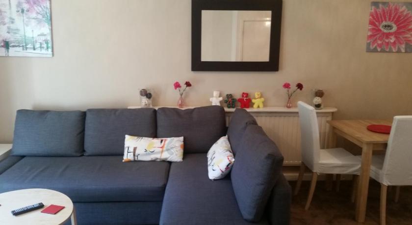 SUPERB city centre apartment with a garden great location HOST WILL MEET GUESTS ON ARRIVAL — Hotel in Canterbury