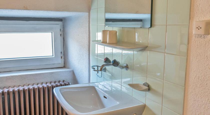 Image of One Bed in a Dormitory 9
