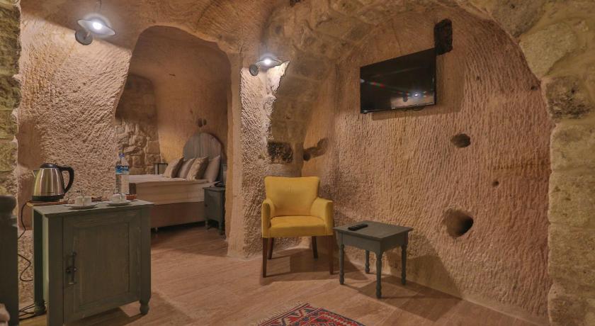 Acropolis Cave Suites