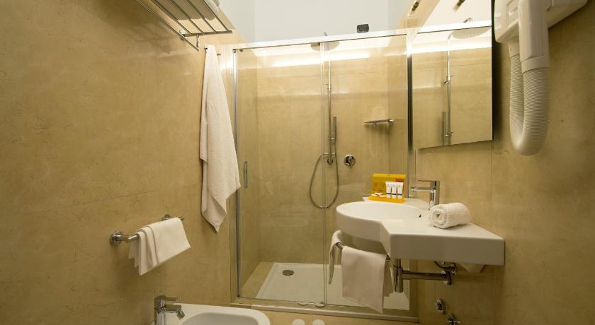 Háromszemélyes hálószoba 3 egyszemélyes ággyal (Triple Bedroom - with 3 Single Bed) fotója 5