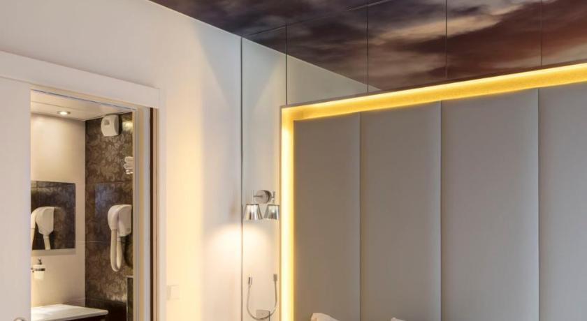 Nouvel Hôtel Eiffel (Nouvel Hotel Eiffel)