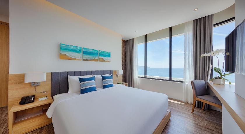 Image of Family Suite Sea View 4