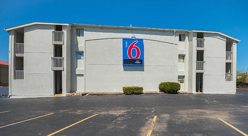 Motel 6-Blue Springs, MO