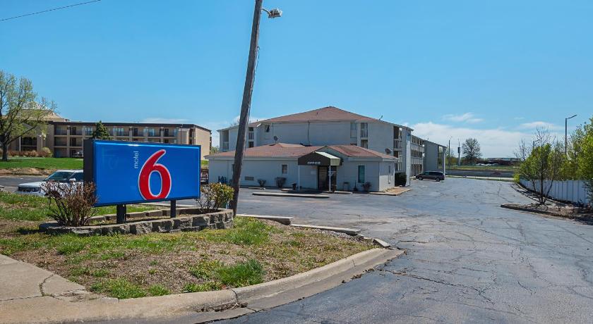 Motel 6-Blue Springs, MO