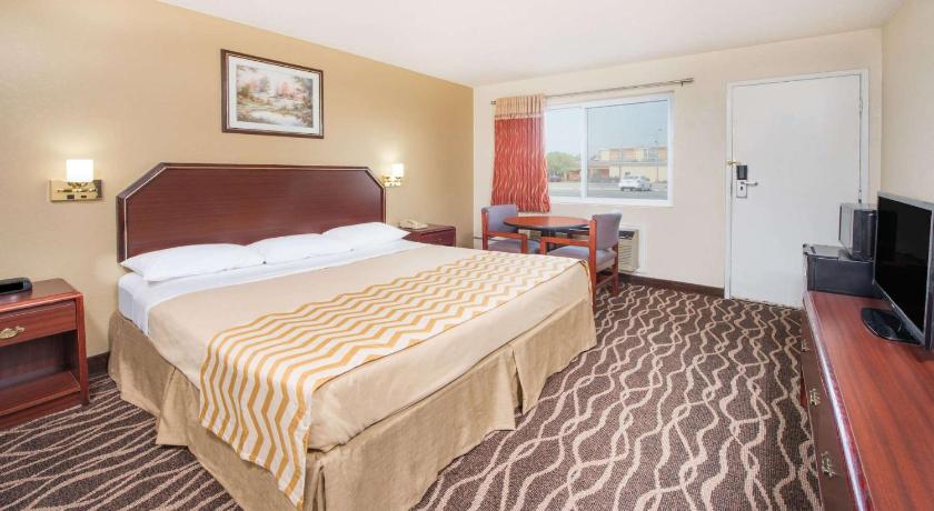 Travelodge by Wyndham Terre Haute