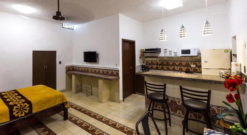 Image of Family Studio 10