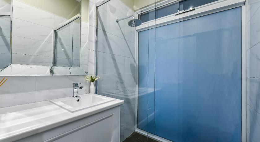 Aloha Central Luxury Apartments photo