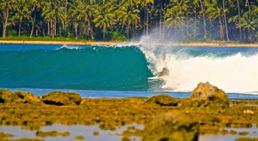 Oseda Nias Surf House