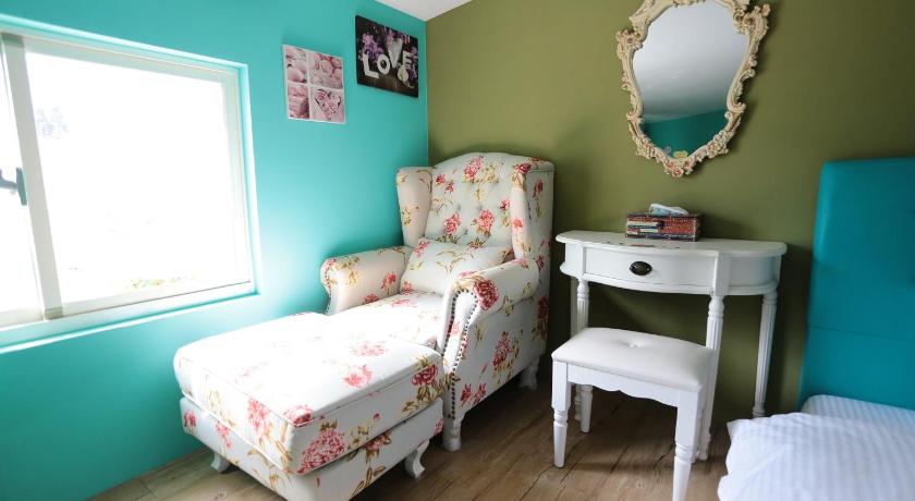 Image of Deluxe Family Room with Bathroom 12