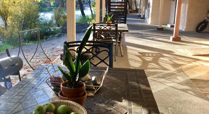 River's Edge Lodge photo