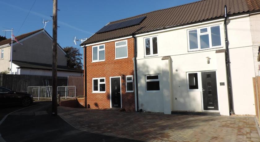4 Bed Farnborough Air Accommodation photo