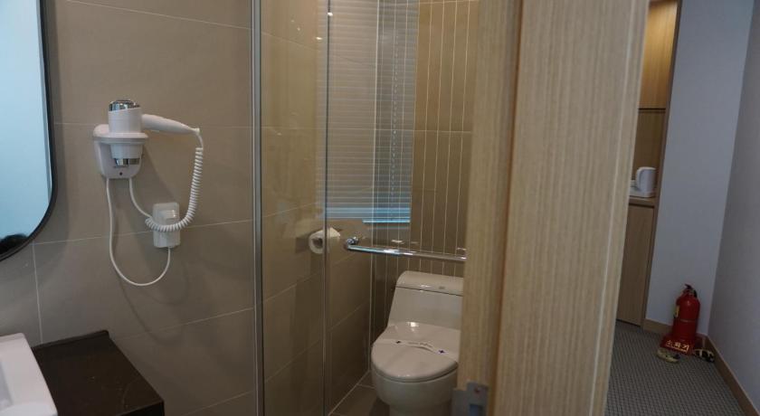 Image of Deluxe Double Room - Bathtub Randomly Assigned 12
