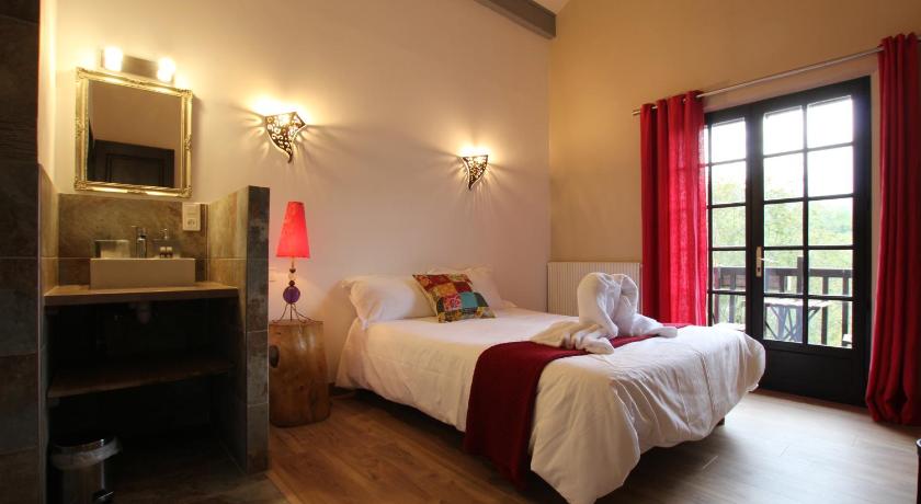 Etxe goxoan chambres d'hotes avec cuisine ete equipee commune et jaccuzi