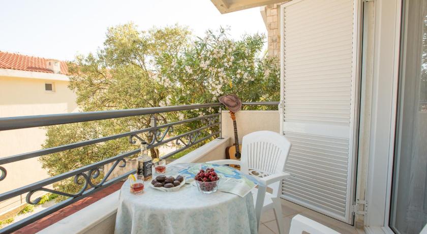 Apartments Alesia Becici — Hotel in Budva