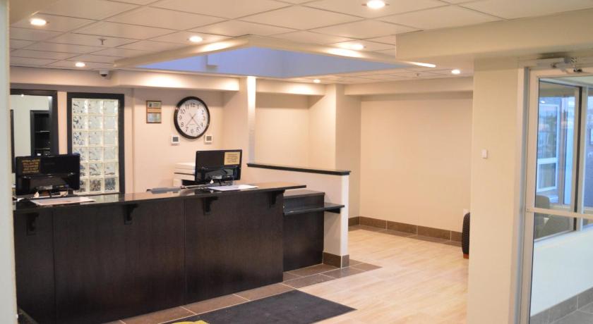 Super 8 By Wyndham Grande Prairie photo