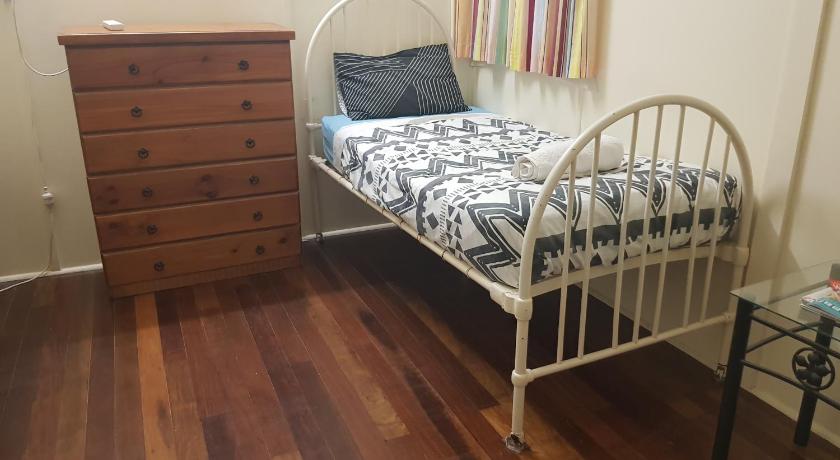 Arcadia Beach Guest House and Car Hire photo