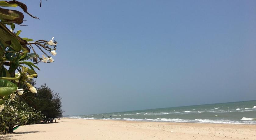 Seaside Apartment at Cha-Am photo