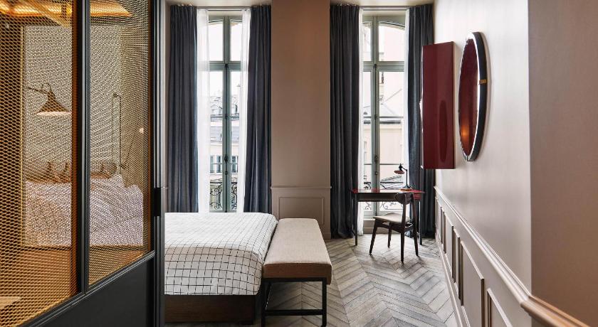Image of Roomy Room 3