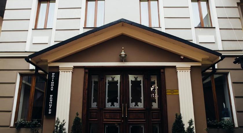 Central Magnat Cinema — Hotel in Chernivtsi